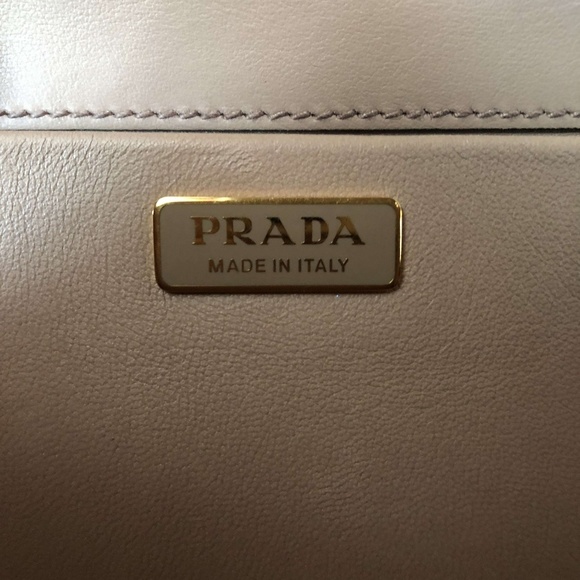 Prada Light Frame Saffiano leather bag - Picture 5 of 9